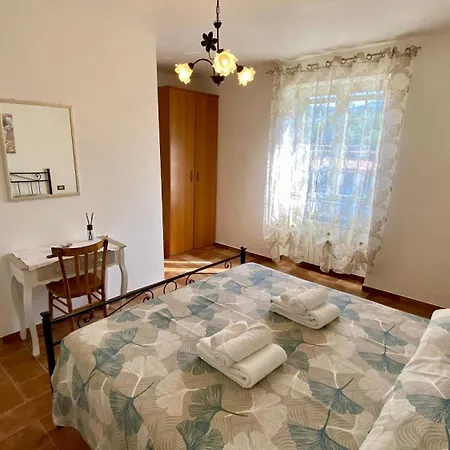 La Casa Di Nonna Tella Couette-café Lenola
